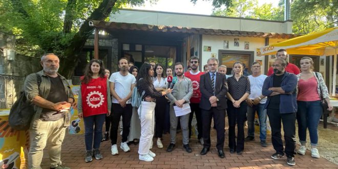 Sansür Yasası’na Bursa’da gazetecilerden tepki